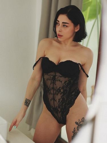 Call Girls In Dwarka Sector 13